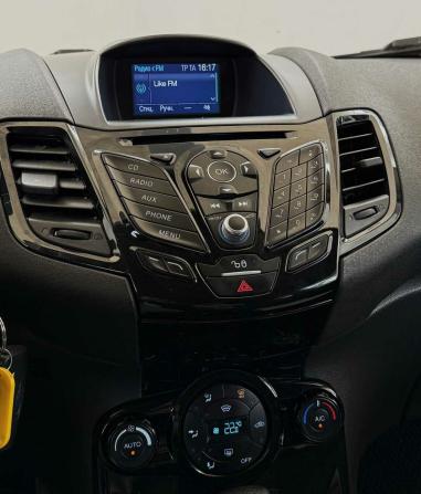 Ford Fiesta Mk6 Рестайлинг с пробегом 2015 года, цена 689 000 рублей, 207471 км, седан, Автокод Объявления