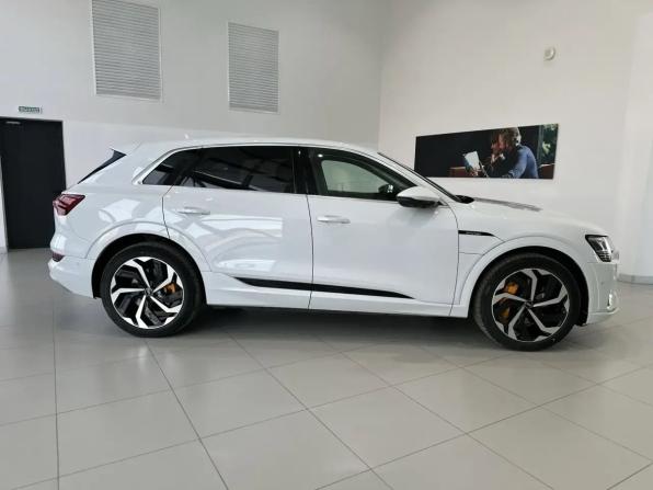 Audi e-tron I с пробегом 2021 года, цена 4 700 000 рублей, 44000 км, внедорожник, Автокод Объявления