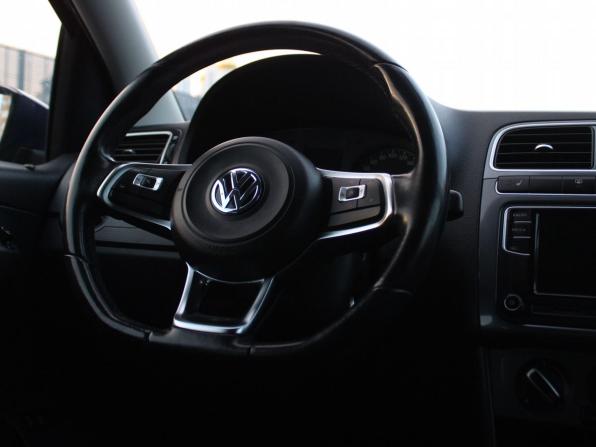 Volkswagen Polo V Рестайлинг с пробегом 2020 года, цена 1 349 000 рублей, 113887 км, седан, Автокод Объявления