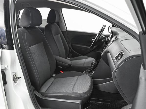 Volkswagen Polo V Рестайлинг с пробегом 2017 года, цена 1 348 000 рублей, 99909 км, седан, Автокод Объявления