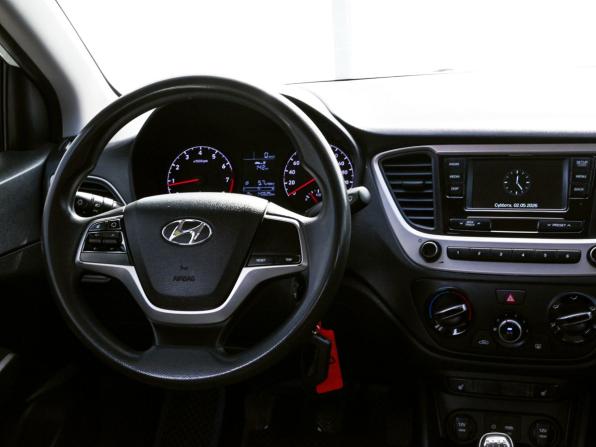 Hyundai Solaris II с пробегом 2018 года, цена 1 029 000 рублей, 140623 км, седан, Автокод Объявления