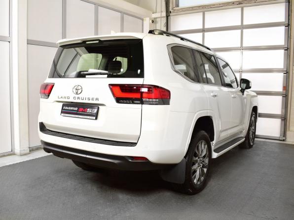 Toyota Land Cruiser 300 Series с пробегом 2023 года, цена 15 550 995 рублей, 84 км, внедорожник, Автокод Объявления