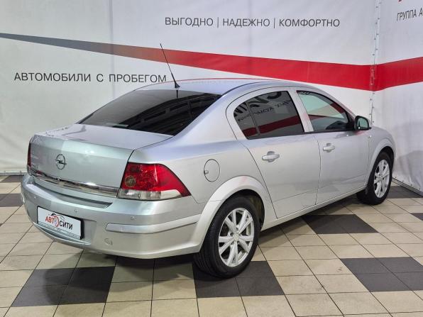 Opel Astra H Рестайлинг с пробегом 2013 года, цена 549 000 рублей, 288000 км, седан, Автокод Объявления