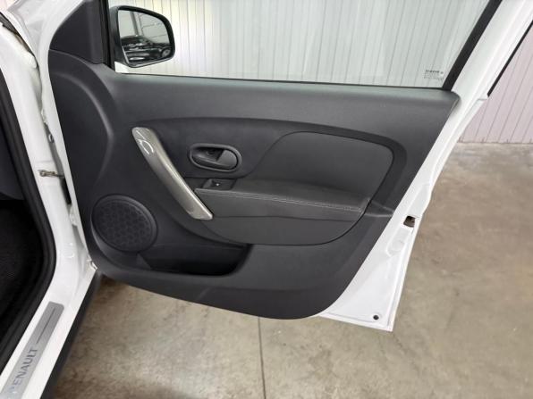 Renault Sandero II Рестайлинг с пробегом 2021 года, цена 1 397 000 рублей, 35814 км, хэтчбек, Автокод Объявления