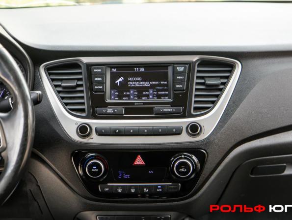 Hyundai Solaris II с пробегом 2017 года, цена 1 098 000 рублей, 141812 км, седан, Автокод Объявления