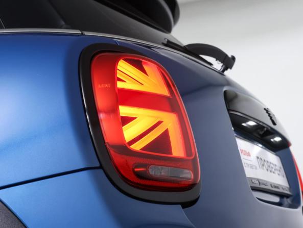 Mini Hatch III (F55/F56) Рестайлинг 2 с пробегом 2021 года, цена 3 467 000 рублей, 27016 км, хэтчбек, Автокод Объявления