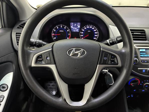 Hyundai Solaris I Рестайлинг с пробегом 2015 года, цена 999 000 рублей, 140000 км, седан, Автокод Объявления