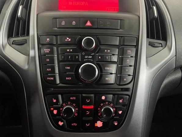 Opel Astra J Рестайлинг с пробегом 2013 года, цена 650 000 рублей, 251271 км, седан, Автокод Объявления