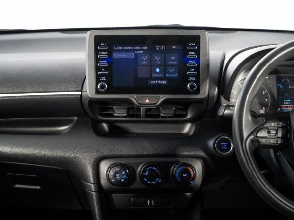 Toyota Yaris IV с пробегом 2021 года, цена 1 070 500 рублей, 100650 км, хэтчбек, Автокод Объявления