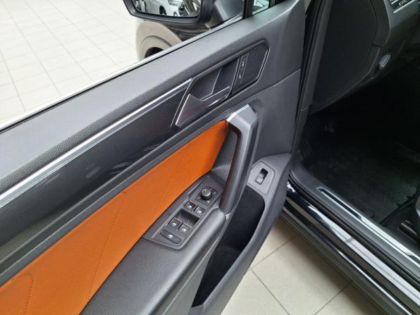 Volkswagen Tiguan II с пробегом 2017 года, цена 2 599 000 рублей, 125442 км, внедорожник, Автокод Объявления