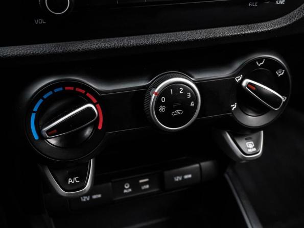 Kia Rio IV с пробегом 2018 года, цена 1 139 000 рублей, 75749 км, хэтчбек, Автокод Объявления