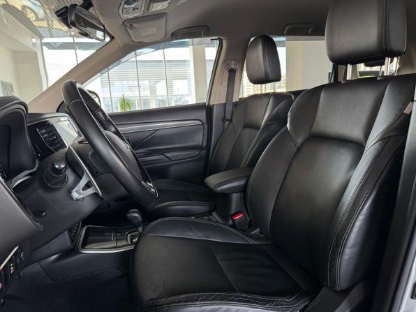 Mitsubishi Outlander III Рестайлинг 3 с пробегом 2018 года, цена 2 335 000 рублей, 99359 км, внедорожник, Автокод Объявления