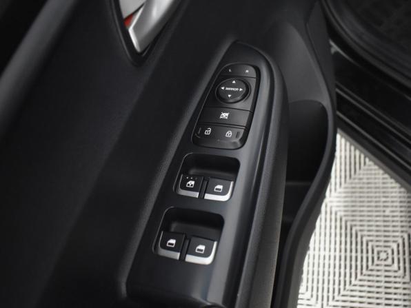 Kia Rio IV с пробегом 2018 года, цена 1 590 000 рублей, 111000 км, хэтчбек, Автокод Объявления