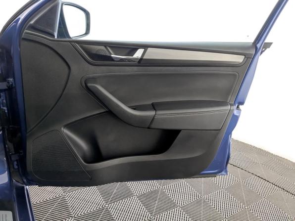 Skoda Rapid I Рестайлинг с пробегом 2019 года, цена 1 425 000 рублей, 90476 км, лифтбек, Автокод Объявления