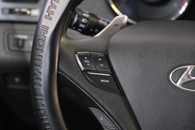 Hyundai Sonata VI (YF) с пробегом 2010 года, цена 989 000 рублей, 220000 км, седан, Автокод Объявления
