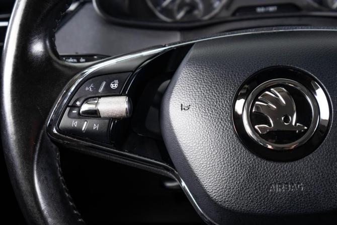 Skoda Rapid II с пробегом 2021 года, цена 1 559 000 рублей, 87834 км, лифтбек, Автокод Объявления