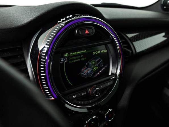 Mini Hatch III (F55/F56) Рестайлинг с пробегом 2018 года, цена 2 699 700 рублей, 110000 км, хэтчбек, Автокод Объявления