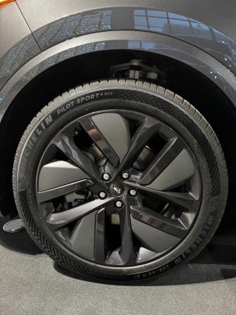 Новый Li Auto (Lixiang) L9 I Рестайлинг 2025 года, цена 9 700 000 рублей, внедорожник, Автокод Объявления