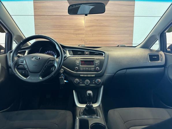 Kia Ceed II Рестайлинг с пробегом 2016 года, цена 1 250 000 рублей, 71000 км, хэтчбек, Автокод Объявления