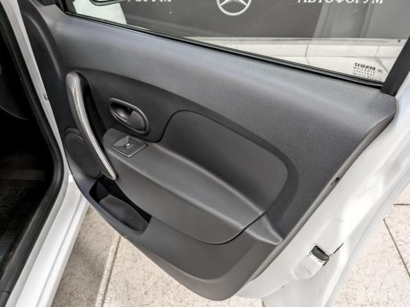 Renault Logan II Рестайлинг с пробегом 2022 года, цена 1 050 000 рублей, 145916 км, седан, Автокод Объявления