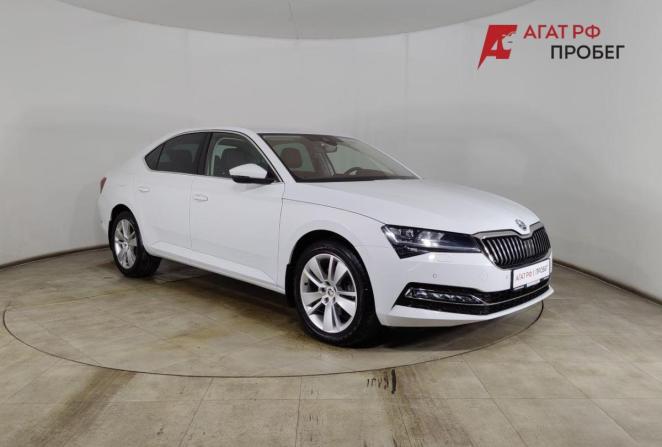 Skoda Superb III Рестайлинг с пробегом 2019 года, цена 2 680 000 рублей, 78050 км, лифтбек, Автокод Объявления
