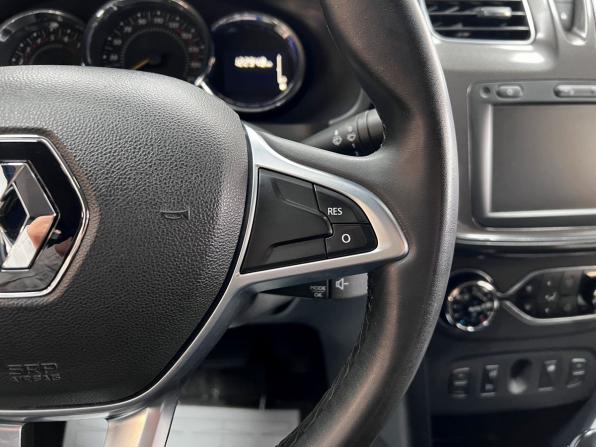 Renault Logan II Рестайлинг с пробегом 2019 года, цена 1 095 000 рублей, 122948 км, седан, Автокод Объявления