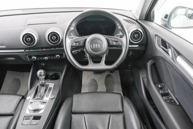 Audi A3 III (8V) Рестайлинг с пробегом 2019 года, цена 2 109 000 рублей, 37500 км, седан, Автокод Объявления