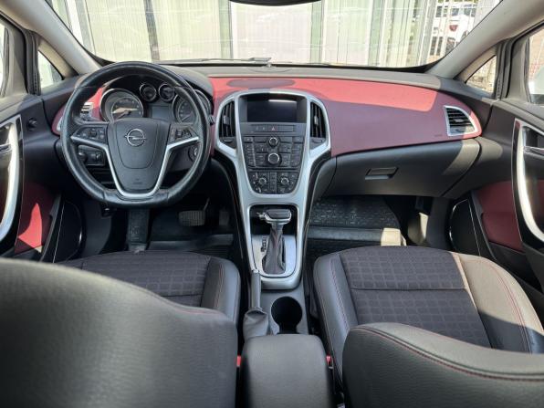 Opel Astra J Рестайлинг с пробегом 2014 года, цена 945 000 рублей, 153678 км, хэтчбек, Автокод Объявления