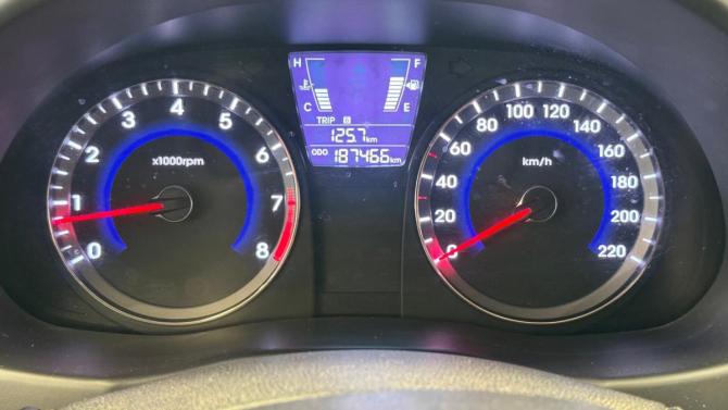Hyundai Solaris I с пробегом 2012 года, цена 589 000 рублей, 188000 км, хэтчбек, Автокод Объявления