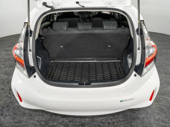 Toyota Aqua I Рестайлинг с пробегом 2017 года, цена 1 005 000 рублей, 98816 км, хэтчбек, Автокод Объявления