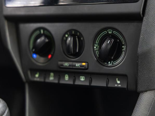 Skoda Rapid I с пробегом 2016 года, цена 998 000 рублей, 120494 км, лифтбек, Автокод Объявления