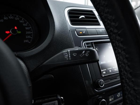Volkswagen Polo V Рестайлинг с пробегом 2019 года, цена 1 417 500 рублей, 120564 км, седан, Автокод Объявления