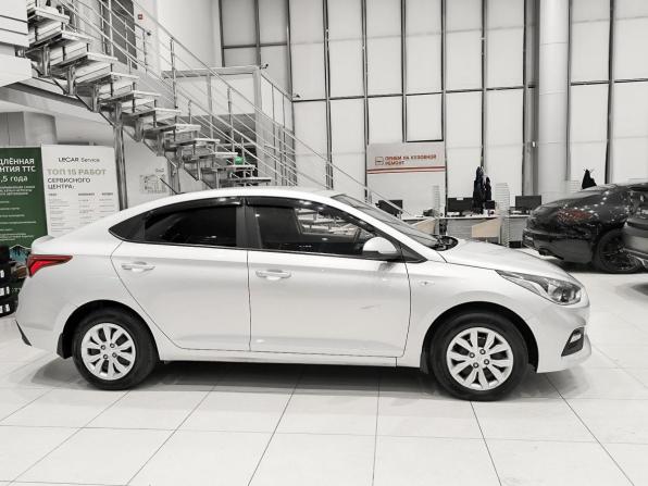 Hyundai Solaris II с пробегом 2017 года, цена 1 050 000 рублей, 111030 км, седан, Автокод Объявления