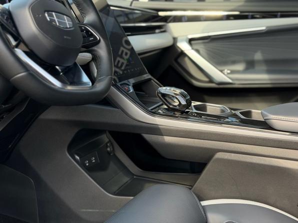 Geely Atlas II с пробегом 2023 года, цена 2 700 000 рублей, 53000 км, внедорожник, Автокод Объявления