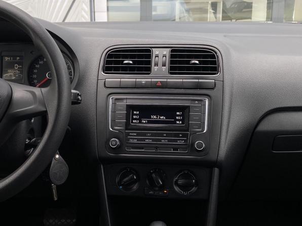 Volkswagen Polo V Рестайлинг с пробегом 2018 года, цена 999 000 рублей, 195543 км, седан, Автокод Объявления