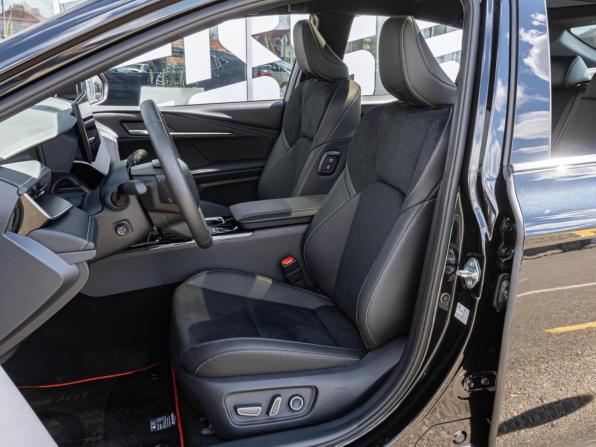 Toyota Camry IX (XV80) China Market с пробегом 2025 года, цена 4 350 000 рублей, 82 км, седан, Автокод Объявления