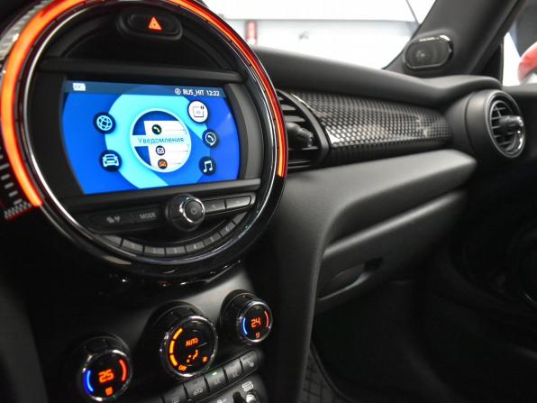 Mini Hatch III (F55/F56) Рестайлинг с пробегом 2018 года, цена 2 798 000 рублей, 70826 км, хэтчбек, Автокод Объявления