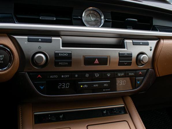 Lexus ES VI Рестайлинг с пробегом 2016 года, цена 3 280 000 рублей, 85740 км, седан, Автокод Объявления