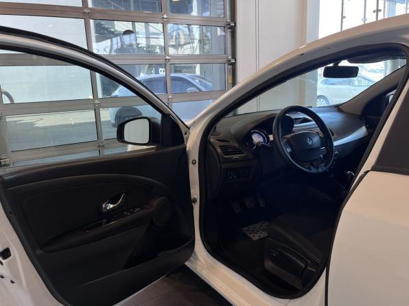 Renault Fluence I Рестайлинг с пробегом 2014 года, цена 650 000 рублей, 193241 км, седан, Автокод Объявления