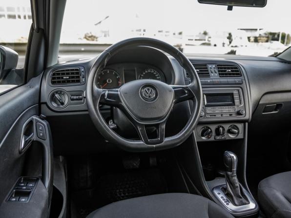 Volkswagen Polo V Рестайлинг с пробегом 2018 года, цена 1 348 000 рублей, 98379 км, седан, Автокод Объявления