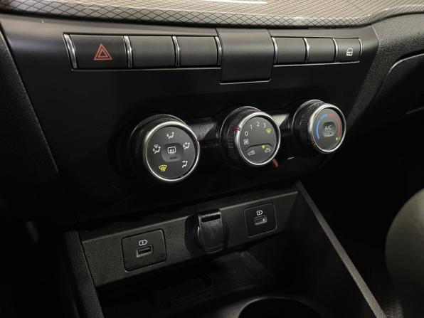 Lada (ВАЗ) Vesta I Рестайлинг (NG) с пробегом 2023 года, цена 1 290 000 рублей, 15400 км, седан, Автокод Объявления