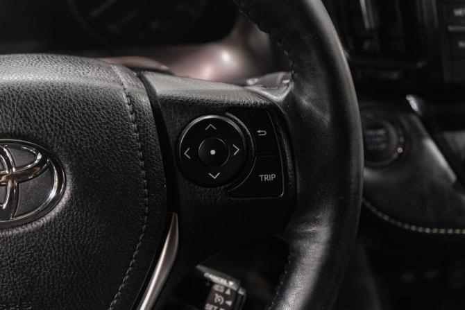 Toyota RAV4 IV (XA40) Рестайлинг с пробегом 2018 года, цена 2 699 000 рублей, 71000 км, внедорожник, Автокод Объявления