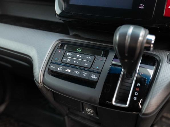 Honda Stepwgn V с пробегом 2016 года, цена 1 850 000 рублей, 114964 км, минивэн, Автокод Объявления