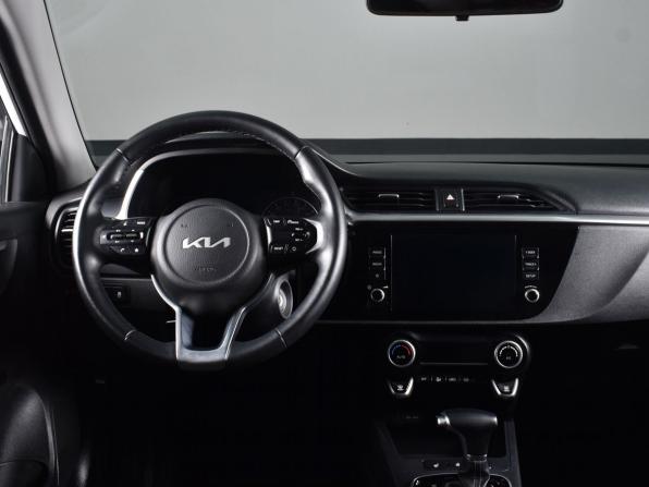 Kia Rio IV Рестайлинг с пробегом 2022 года, цена 1 654 999 рублей, 78050 км, седан, Автокод Объявления