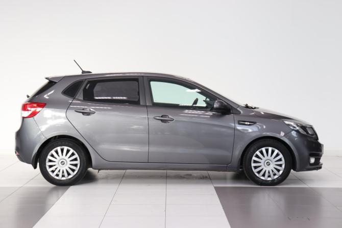 Kia Rio III Рестайлинг с пробегом 2017 года, цена 1 130 000 рублей, 75235 км, хэтчбек, Автокод Объявления