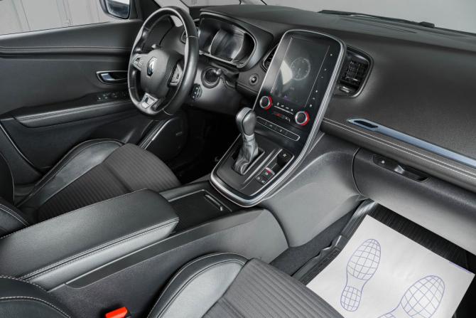Renault Scenic III с пробегом 2018 года, цена 1 859 000 рублей, 180000 км, компактвэн, Автокод Объявления