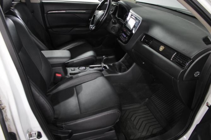 Mitsubishi Outlander III Рестайлинг 2 с пробегом 2016 года, цена 2 100 000 рублей, 86000 км, внедорожник, Автокод Объявления