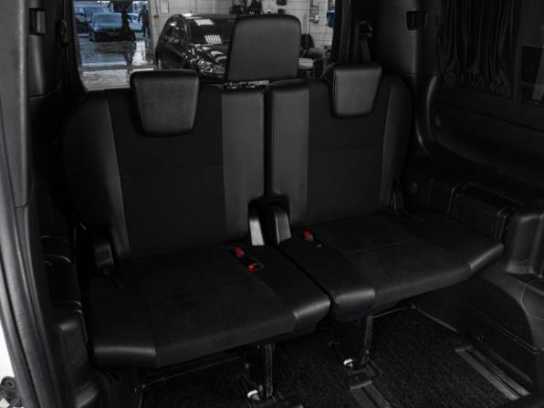 Toyota Noah III (R80) Рестайлинг с пробегом 2018 года, цена 2 349 000 рублей, 120279 км, минивэн, Автокод Объявления