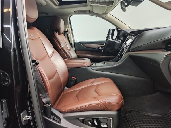 Cadillac Escalade IV с пробегом 2016 года, цена 4 000 000 рублей, 192825 км, внедорожник, Автокод Объявления