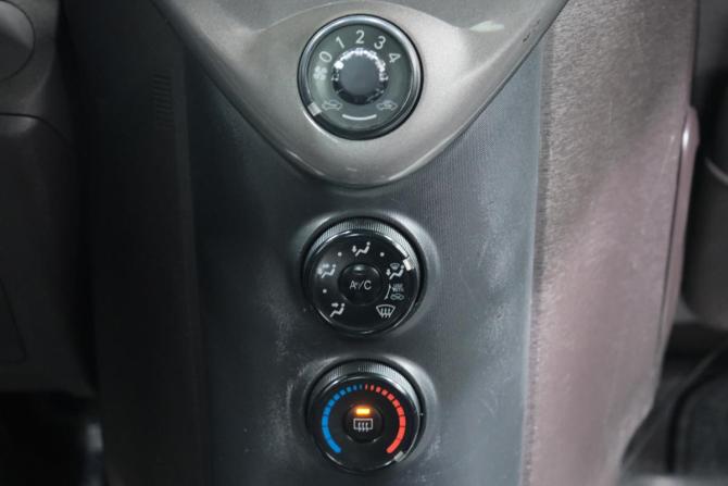 Toyota iQ с пробегом 2009 года, цена 849 000 рублей, 125000 км, хэтчбек, Автокод Объявления